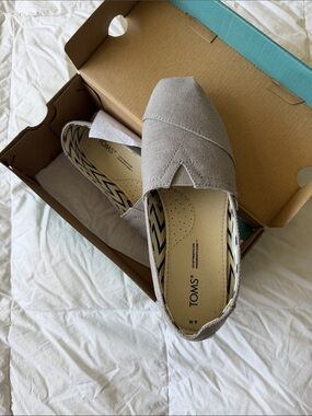 Toms Women’s Slip-On Canvas Moccasins in Light Gray
